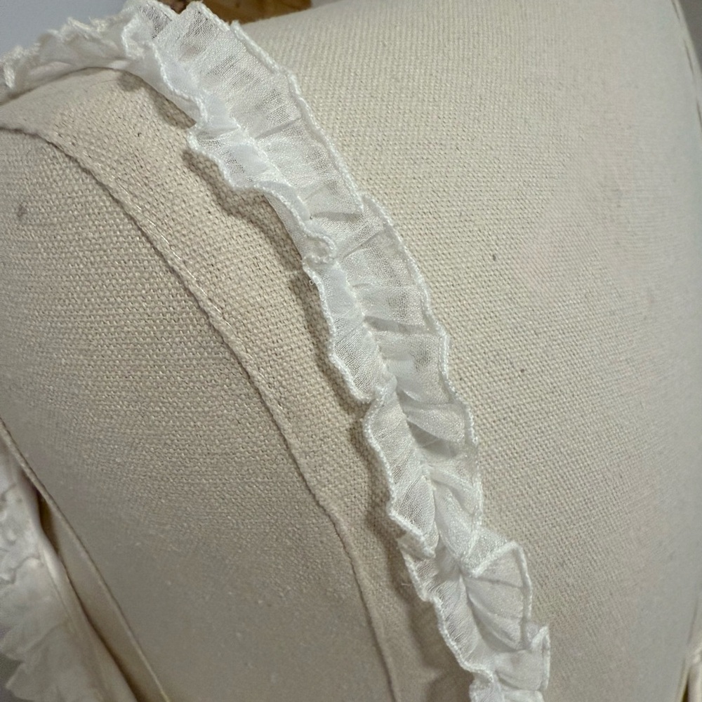 Elegant White Wedding Dress by San Patrick - Picture 5 of 11